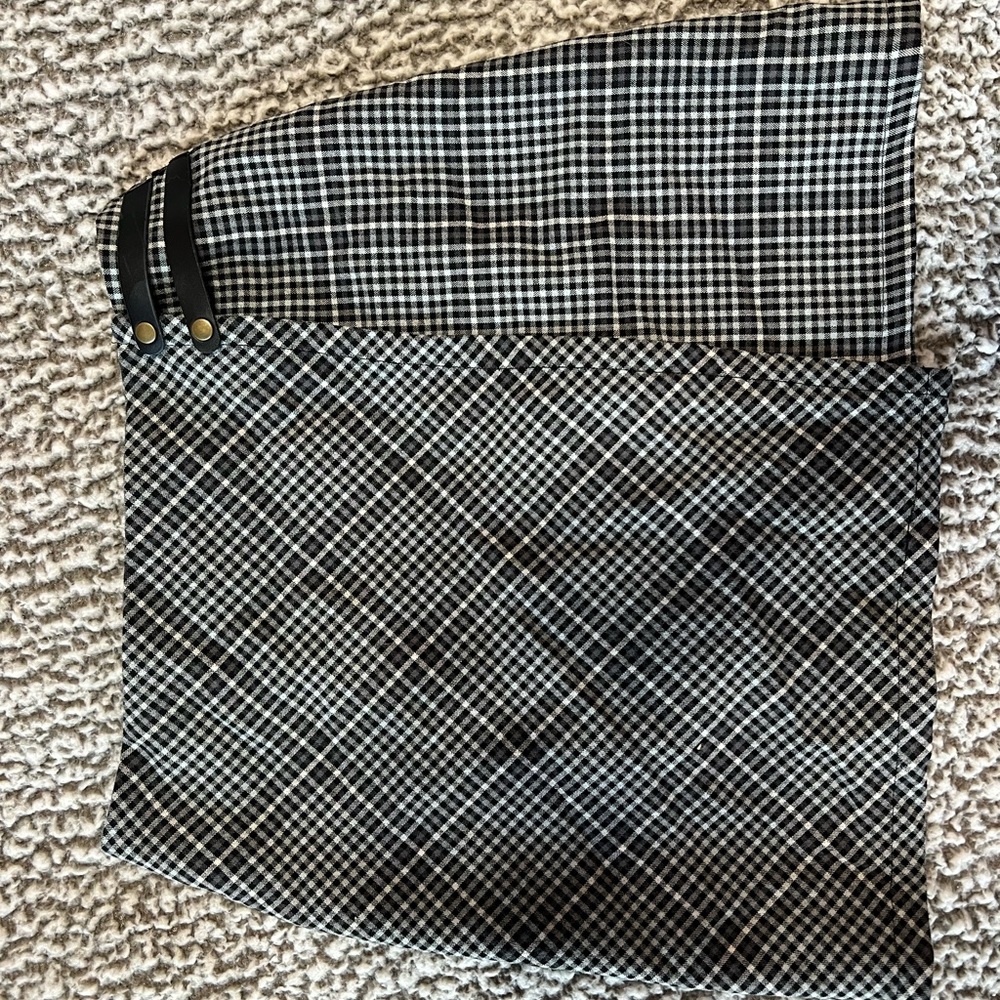 Forever 21 black and white skirt